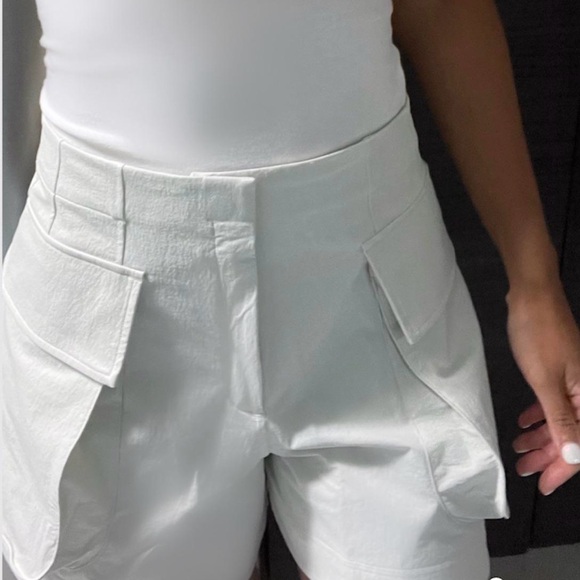 Lululemon Relaxed-Fit Super-High-Rise Cargo Short - Picture 3 of 6